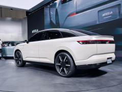 正在本次CES2026展上推出了全球首款130英寸MicroR